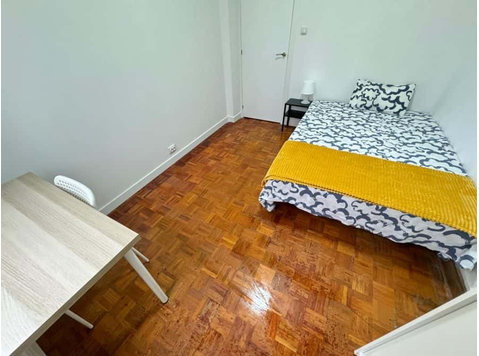 Habitación en piso de 3 habitaciones en Abando - 公寓