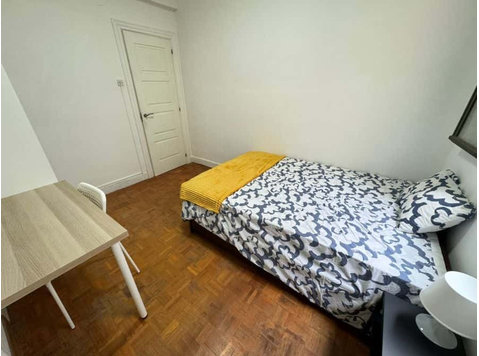 Habitación en piso de 3 habitaciones en Abando - 公寓