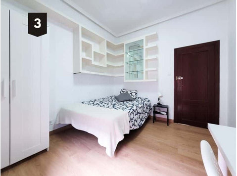 Habitación en piso de 4 habitaciones en Deusto - Apartments