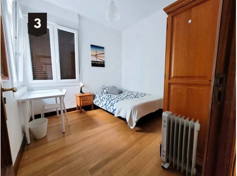 Habitación en piso de 4 habitaciones en Deusto - Lejligheder