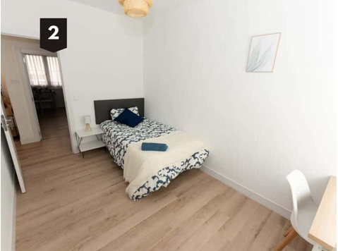 Habitación en piso de 4 habitaciones en Deusto - アパート