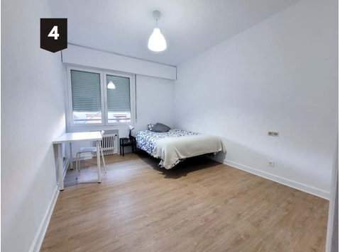 Habitación en piso de 4 habitaciones en Uribarri - Apartman Daireleri