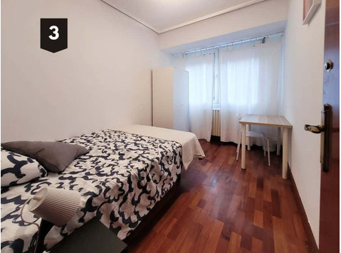 Habitación en piso de 5 habitaciones en Deusto - アパート