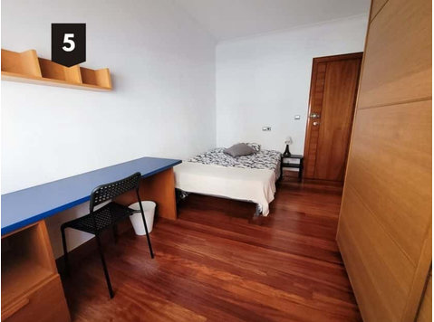 Habitación en piso de 5 habitaciones en Deusto - Appartements
