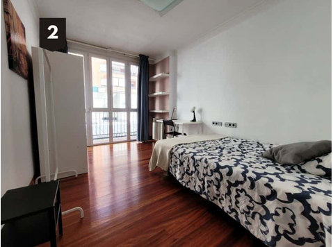 Habitación en piso de 5 habitaciones en Deusto - Appartements