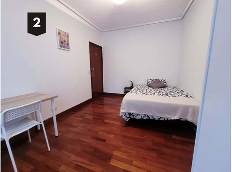 Habitación en piso de 5 habitaciones en Deusto - Asunnot