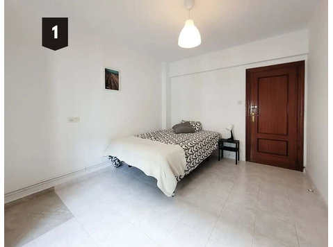 Room in Bilbao - Appartements