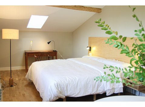Flatio - all utilities included - 35 sqm suite in a villa… - Camere de inchiriat