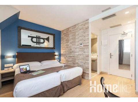 Private and stylish double room in San Sebastian - Общо жилище