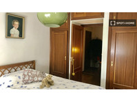 Room for rent in 1-bedroom apartment in Pamplona, Pamplona - Аренда