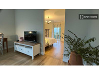 Room for rent in 4-bedroom apartment in Donostia - Аренда