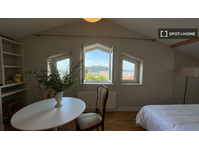 Se alquila habitación en piso de 4 habitaciones en Donostia - Alquiler
