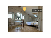 Room for rent in 4-bedroom apartment in Donostia - De inchiriat