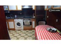 Room for rent in 4-bedroom apartment in San Sebastian - Аренда