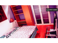 Rooms for rent in 3-bedroom apartment in San Sebastian - الإيجار