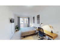 Flatio - all utilities included - Huge room with balcony in… - Woning delen