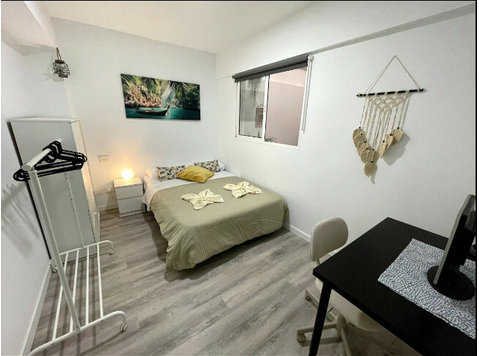 Flatio - all utilities included - Private Room in CoLiving… - Комнаты