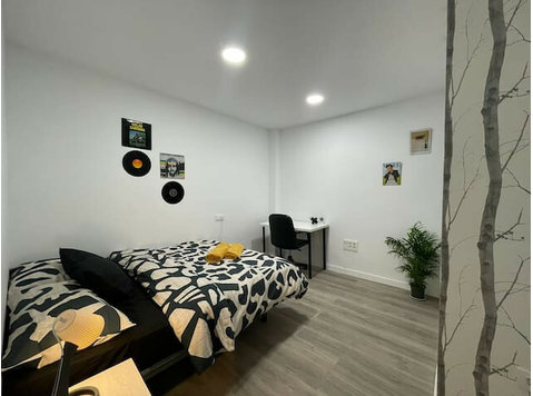Flatio - all utilities included - Private Room in CoLiving… - Collocation