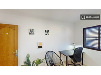 Room for rent in 4-bedroom apartment in Las Palmas - เพื่อให้เช่า