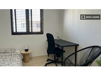 Room for rent in 4-bedroom apartment in Las Palmas - For Rent