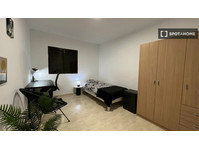 Room for rent in 4-bedroom apartment in Las Palmas - الإيجار