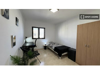 Las Palmas'ta 4 yatak odalı dairede kiralık oda - Kiralık