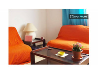 Room for rent in 4-bedroom apartment in Las Palmas - השכרה