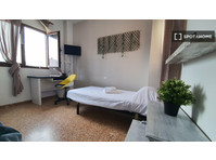 Room for rent in 5-bedroom apartment - Izīrē