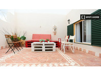 Rooms for rent in 3-bedroom apartment in Las Palmas - K pronájmu