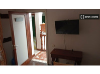Rooms for rent in 3-bedroom apartment in Las Palmas - Aluguel