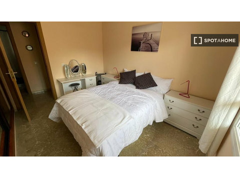 Palma'da 3 yatak odalı dairede kiralık oda - Kiralık