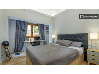 Aluga-se quarto em apartamento de 4 quartos em Bons Aires,… - Aluguel