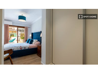Zimmer zu vermieten in einer 4-Zimmer-Wohnung in Bons… - Zu Vermieten