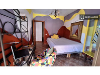Room for rent in 4-bedroom house - De inchiriat
