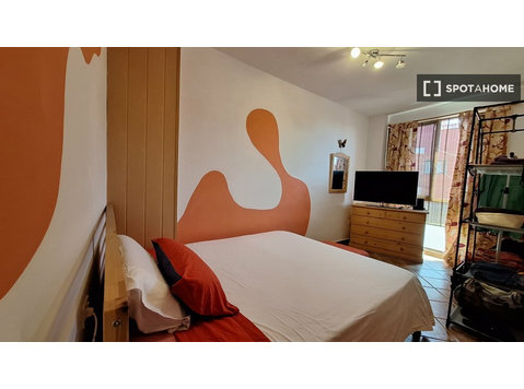 Room for rent in 4-bedroom house - Ενοικίαση