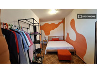 Room for rent in 4-bedroom house - Te Huur