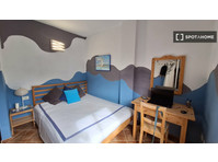 Room for rent in 4-bedroom house - De inchiriat