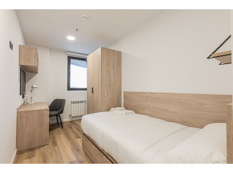 Habitacion en Apartamento 4 Habitaciones con baño privado - Квартиры