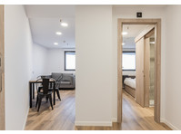 Habitacion en Apartamento de 3 Habitaciones con baño privado - Апартаменти