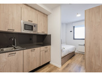 Habitación individual con baño y cocina - Apartamente