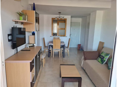 Piso en avenida central - Apartamentos