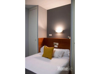 Cozy hotel room in Soria - アパート