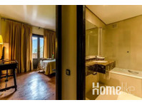Hotel in in the heart of Pnferrada in medival design - Apartamentos