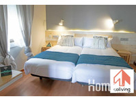 Modern hotel room in Ponferrada - குடியிருப்புகள்  