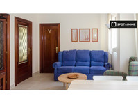 Room for rent in 5-bedroom apartment in Oviedo - Za iznajmljivanje