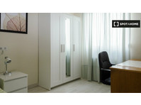 Room for rent in 5-bedroom apartment in Oviedo - Til Leie