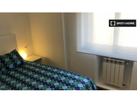 Rooms for rent in 4-bedroom apartment in Oviedo - Izīrē