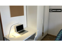 Rooms for rent in 4-bedroom apartment in Oviedo - Za iznajmljivanje