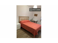 Rooms for rent in 4-bedroom apartment in Oviedo - Aluguel