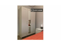 Rooms for rent in 4-bedroom apartment in Oviedo - Til leje